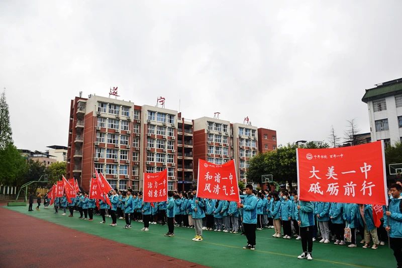 学生户外拉练活动.jpg